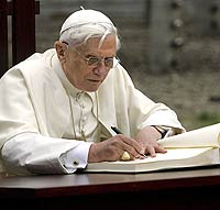 Ratzinger comenz el libro en verano de 2003, dos aos antes de ser Papa. Lo concluy, ya como Pontfice, en 2006. / REUTERS